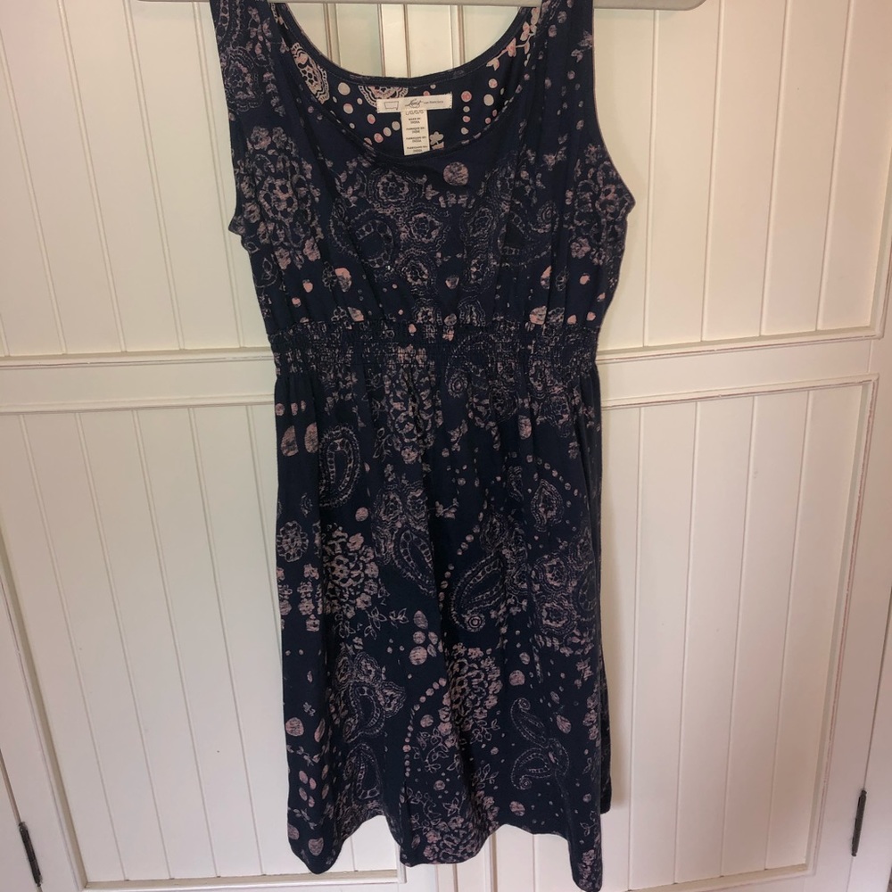 Levi’s dress. T-shirt material. Elastic waist.